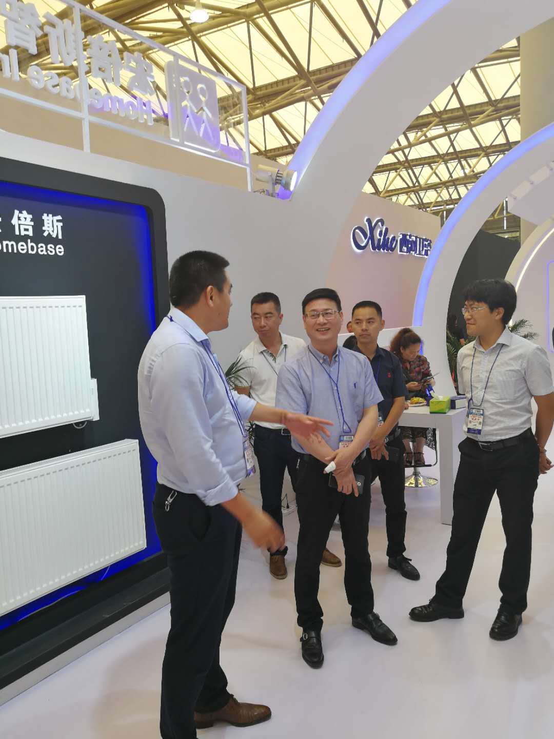 玉環(huán)副市長(zhǎng)蔡木貴一行7人參觀中國(guó)上海國(guó)際廚房衛(wèi)浴博覽會(huì)
